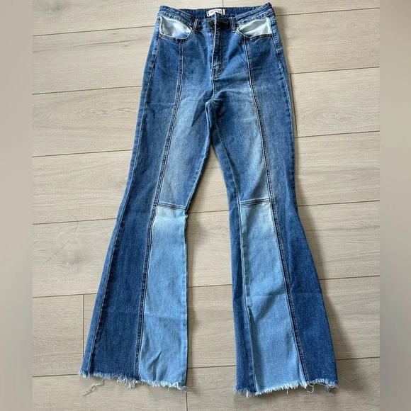 Francesca's Collections Denim - Harper Heritage Split Wash Flare Jeans size 27